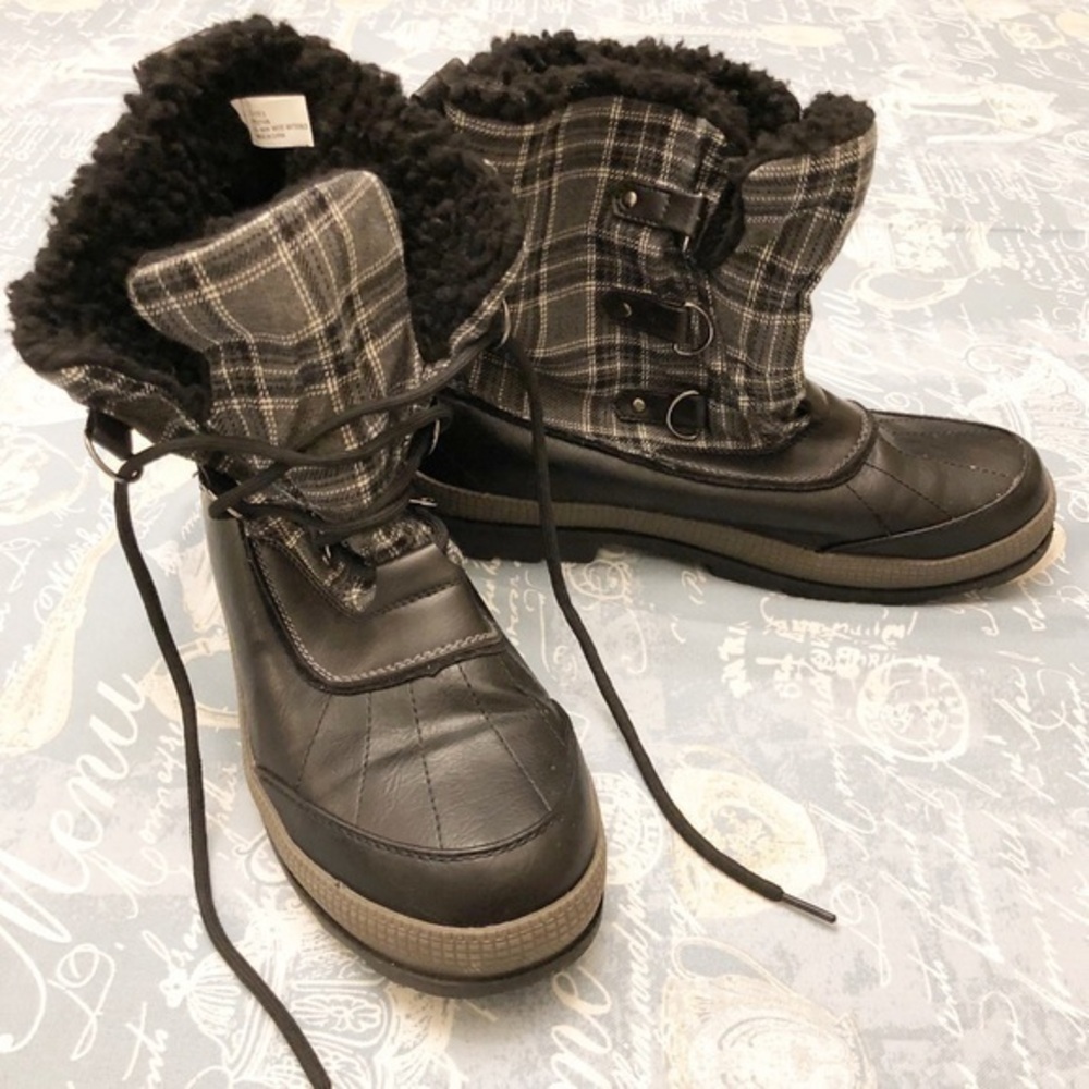 Rue 21 size XL(10) plaid boot shoe